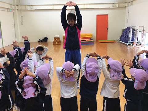 体育レッスン前の体操