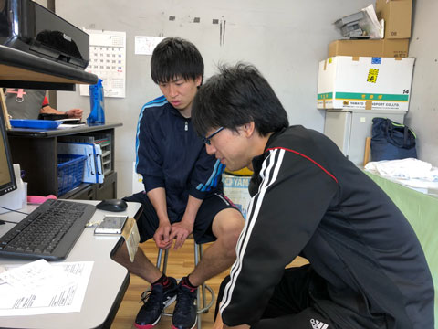 フープと跳び箱のゲーム
