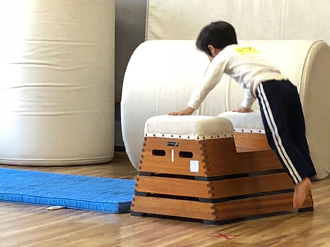 閉脚跳びの練習