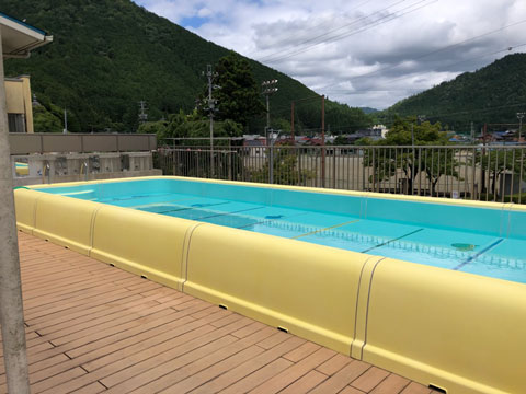 プール遊び