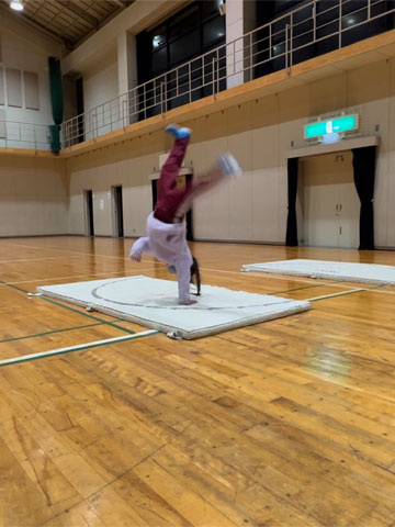 片手ロンダート