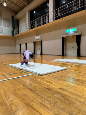 片手ロンダート