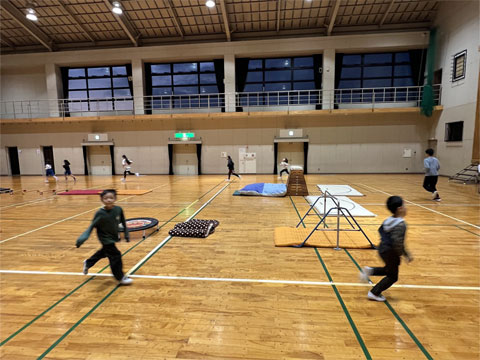 �}���\��