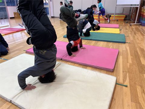 三点倒立のレッスン