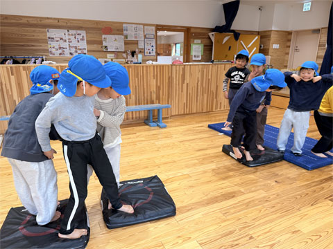 �_�񉀂̑̈烌�b�X��