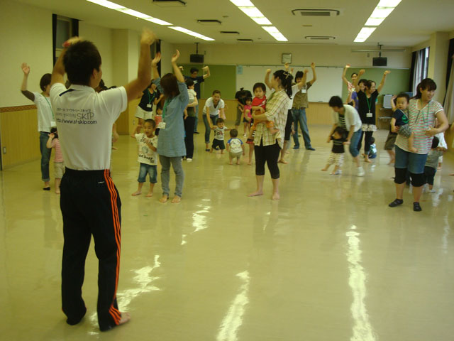 未就園児親子体操教室(可児市平牧公民館)