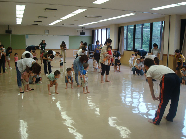 未就園児親子体操教室(可児市平牧公民館)