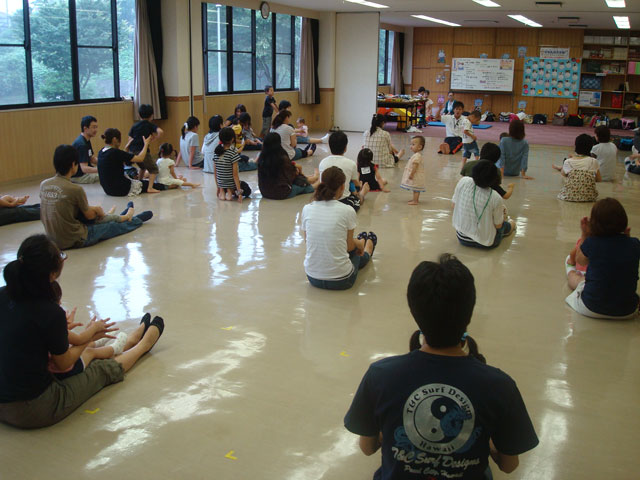 未就園児親子体操教室(可児市平牧公民館)