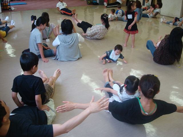 未就園児親子体操教室(可児市平牧公民館)
