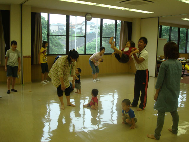 未就園児親子体操教室(可児市平牧公民館)