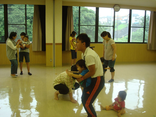 未就園児親子体操教室(可児市平牧公民館)