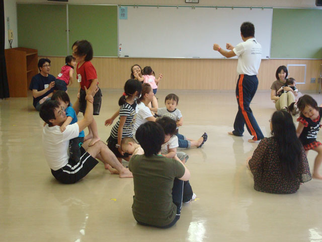 未就園児親子体操教室(可児市平牧公民館)