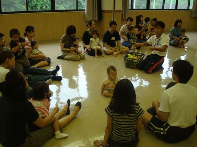 未就園児親子体操教室(可児市平牧公民館)