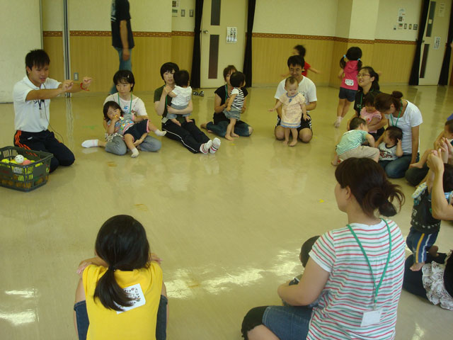 未就園児親子体操教室(可児市平牧公民館)