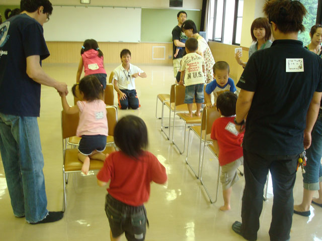 未就園児親子体操教室(可児市平牧公民館)