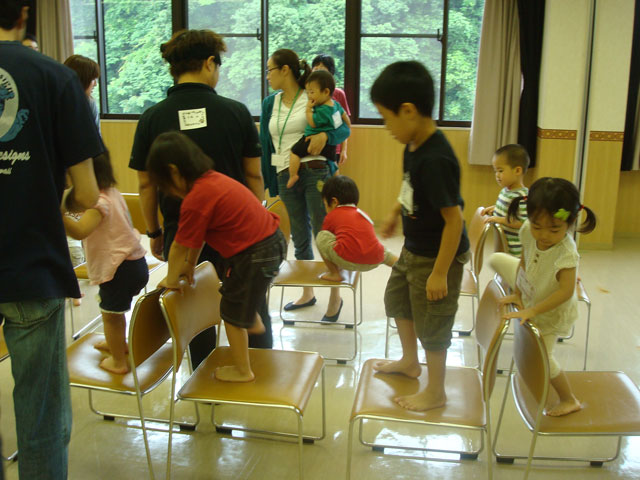 未就園児親子体操教室(可児市平牧公民館)