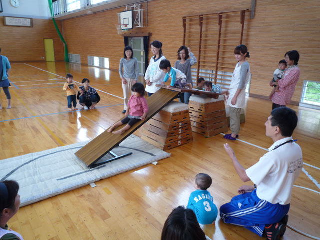 未就園児親子体操教室(岐阜県美濃市牧谷保育園)