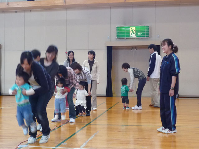 未就園児親子体操教室(岐阜県可児市下恵土公民館)