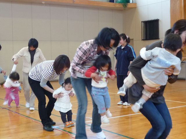 未就園児親子体操教室(岐阜県可児市下恵土公民館)