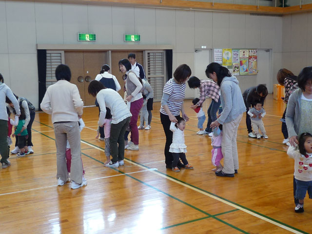 未就園児親子体操教室(岐阜県可児市下恵土公民館)