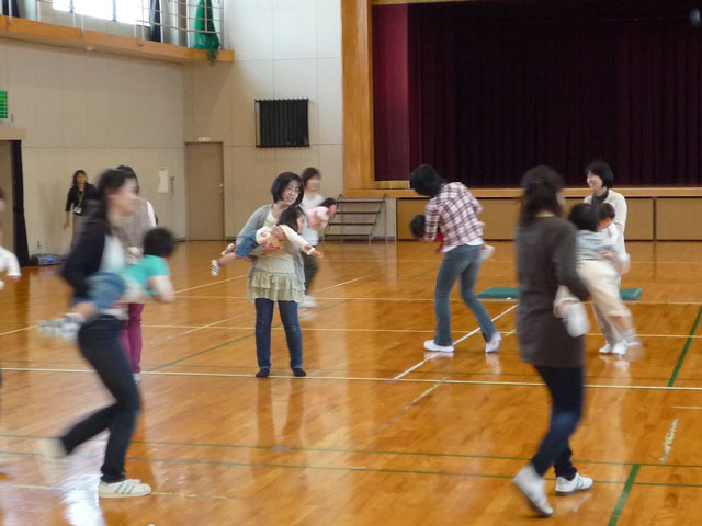 未就園児親子体操教室(岐阜県可児市下恵土公民館)