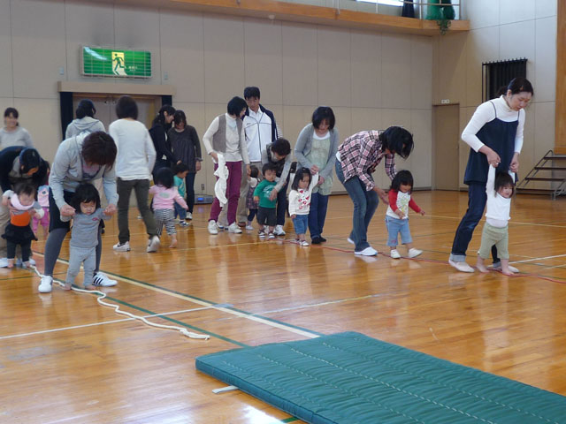 未就園児親子体操教室(岐阜県可児市下恵土公民館)