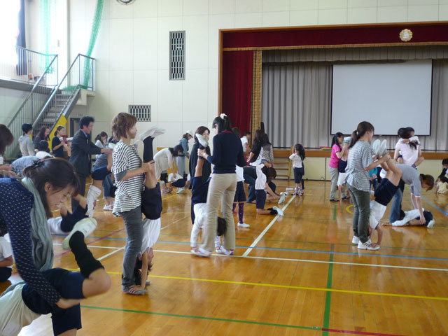 親子体操教室(島小学校)