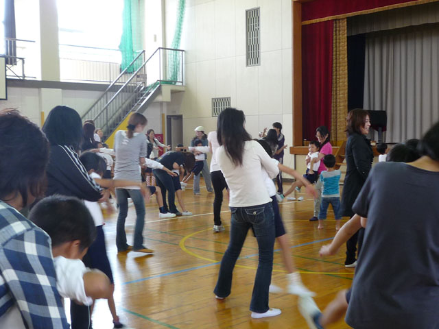 親子体操教室(島小学校)