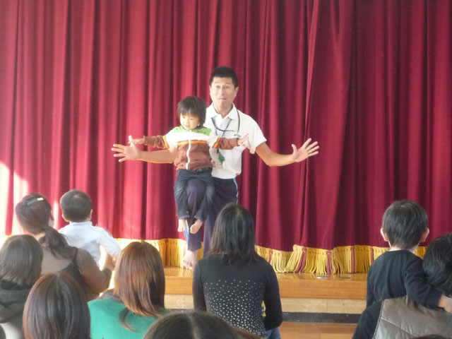 親子体操教室(大垣市立ゆりかご保育園)