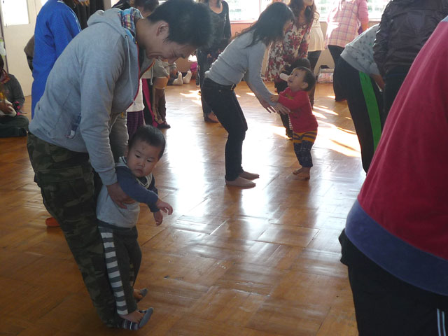 親子体操教室(大垣市立ゆりかご保育園)