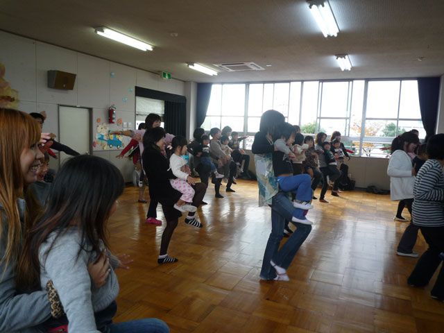 親子体操教室(大垣市立ゆりかご保育園)