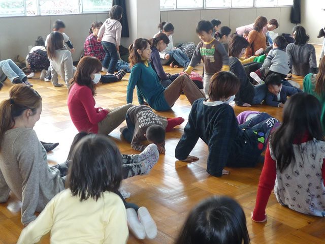 親子体操教室(大垣市立ゆりかご保育園)