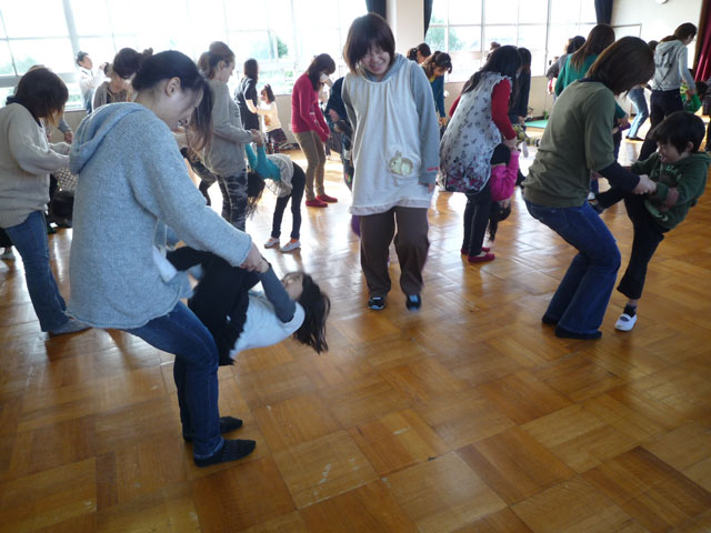 親子体操教室(大垣市立ゆりかご保育園)