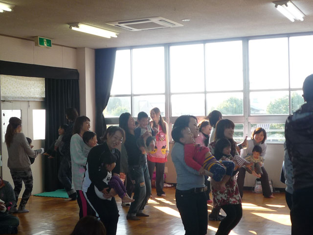 親子体操教室(大垣市立ゆりかご保育園)