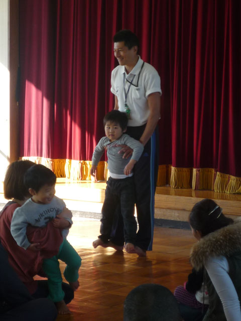 親子体操教室(大垣市立ゆりかご保育園)