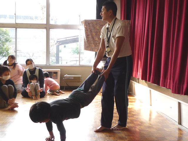 親子体操教室(大垣市立西保育園)