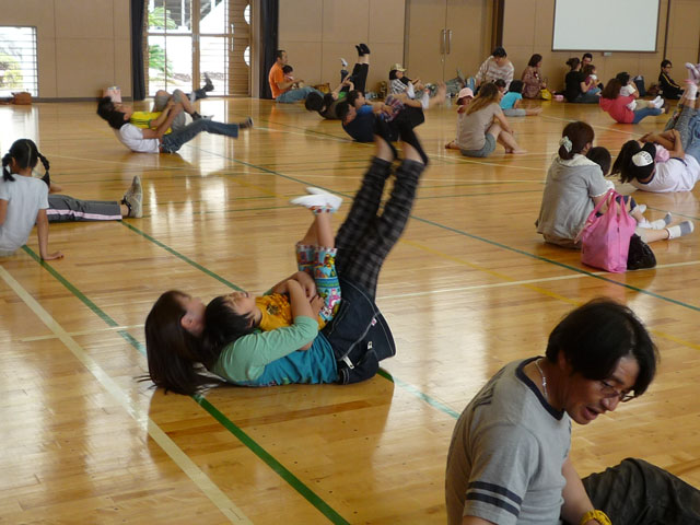 親子体操教室(大垣市立荒崎幼保園)