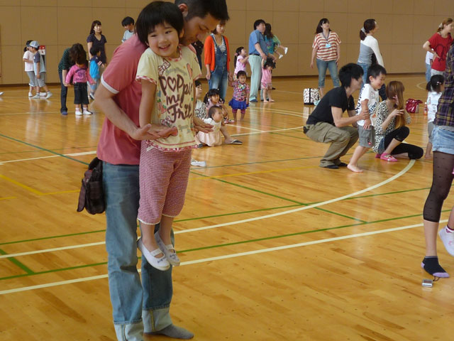 親子体操教室(大垣市立荒崎幼保園)