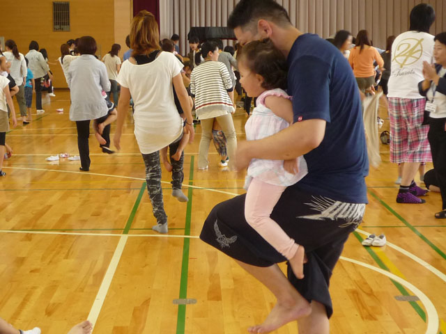 親子体操教室(大垣市立荒崎幼保園)