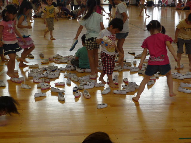親子体操教室(大垣市立荒崎幼保園)