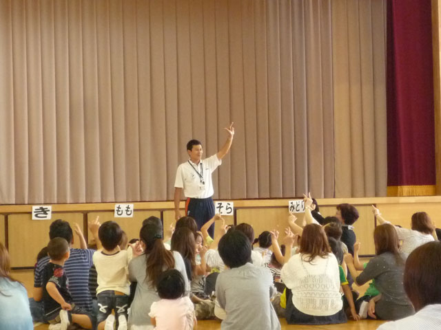 親子体操教室(大垣市立荒崎幼保園)