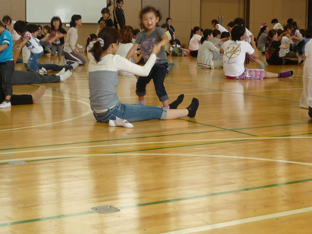 親子体操教室(大垣市立荒崎幼保園)