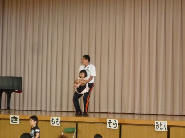親子体操教室(大垣市立荒崎幼保園)