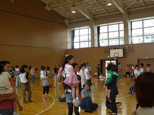 親子体操教室(大垣市立荒崎幼保園)