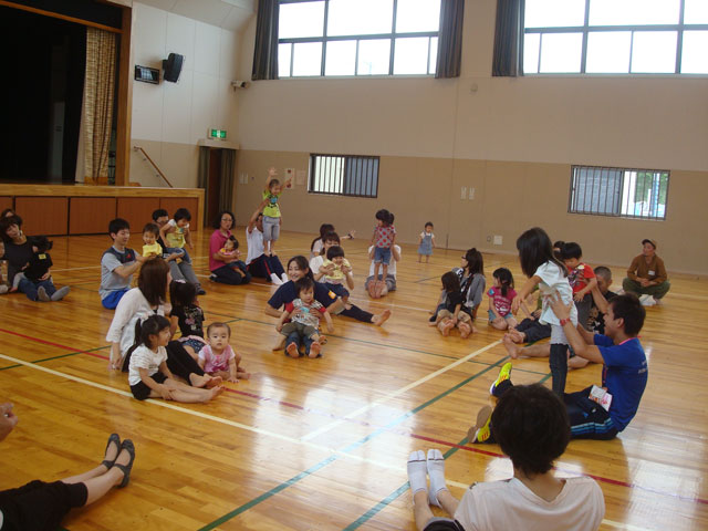 親子体操教室(大垣市立牧田保育園)