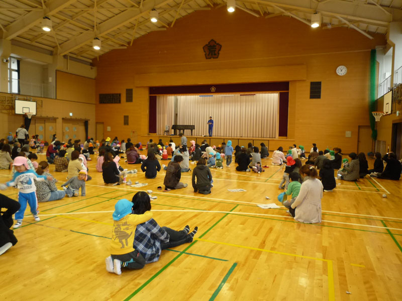 親子体操教室(大垣市立荒崎幼保園)