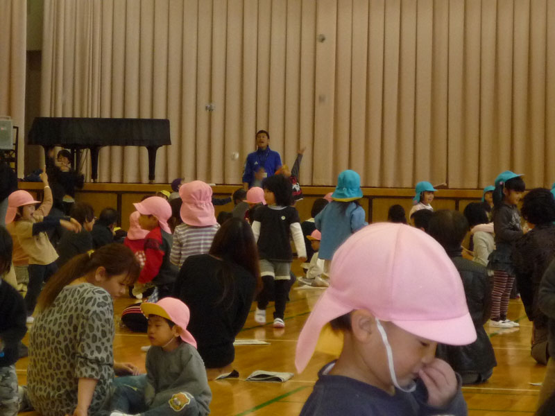 親子体操教室(大垣市立荒崎幼保園)