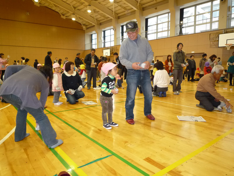 親子体操教室(大垣市立荒崎幼保園)