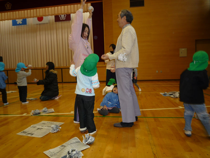 親子体操教室(大垣市立荒崎幼保園)
