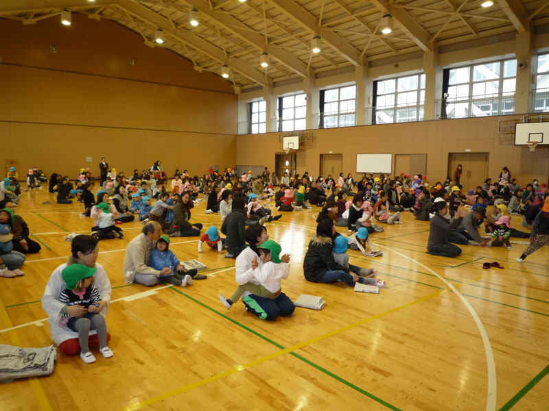 親子体操教室(大垣市立荒崎幼保園)